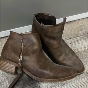 Women’s casual boots